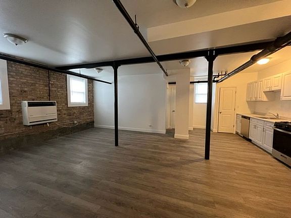 4th image of 2055-57 W Berwyn Ave #2057