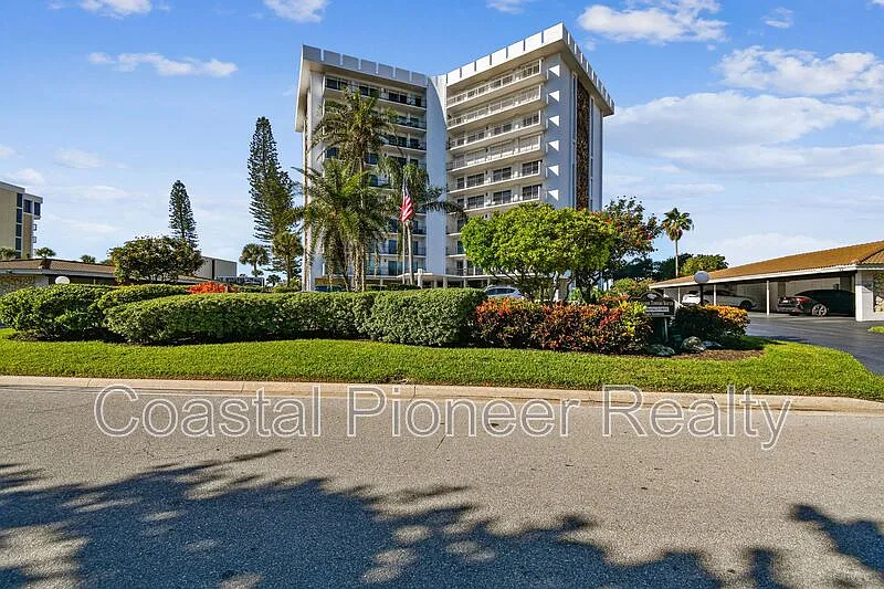 2 bed, 2.0 bath, 1275 sqft, $8,350 — Photo 2