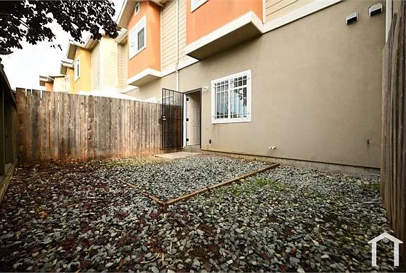 7517 Bancroft Ave — Photo 11