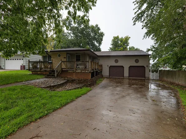 920 9th Ave, Camanche, IA 52730