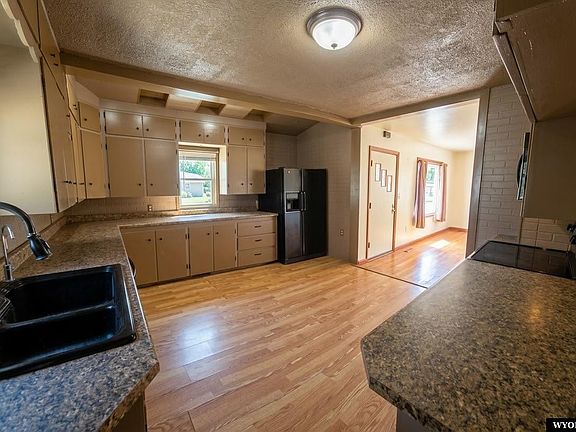 4th image of 2633 E B St