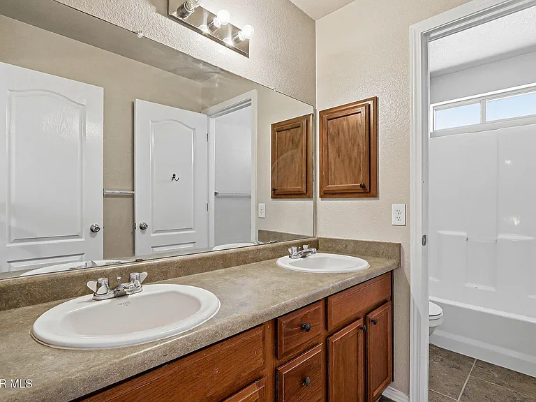 2300 Glitter Point — Photo 34