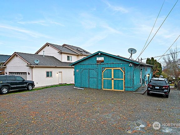 4th image of 2228 E 34th Street
