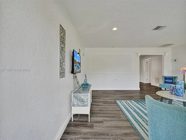 3730 SW 47th Ct — Photo 5