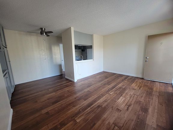 3rd image of 4074 Marlborough Ave #9