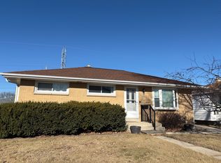 5300 W Plainfield Ave, Milwaukee, WI 53220