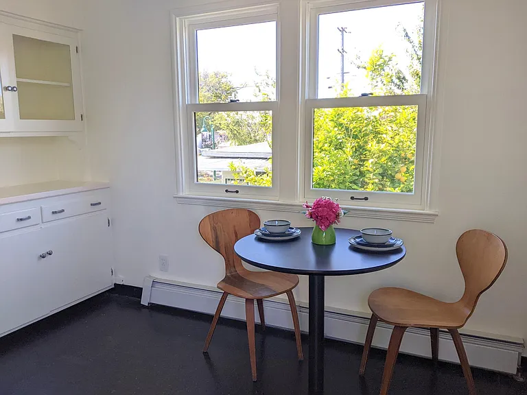 1303 Berkeley Way — Photo 5