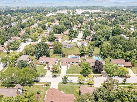 3rd image of 1008 Windsor Dr