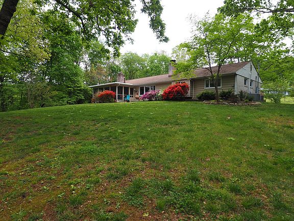 3rd image of 1240 Terrace Dr