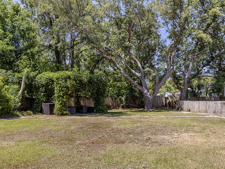 204 Bradley Dr — Photo 22