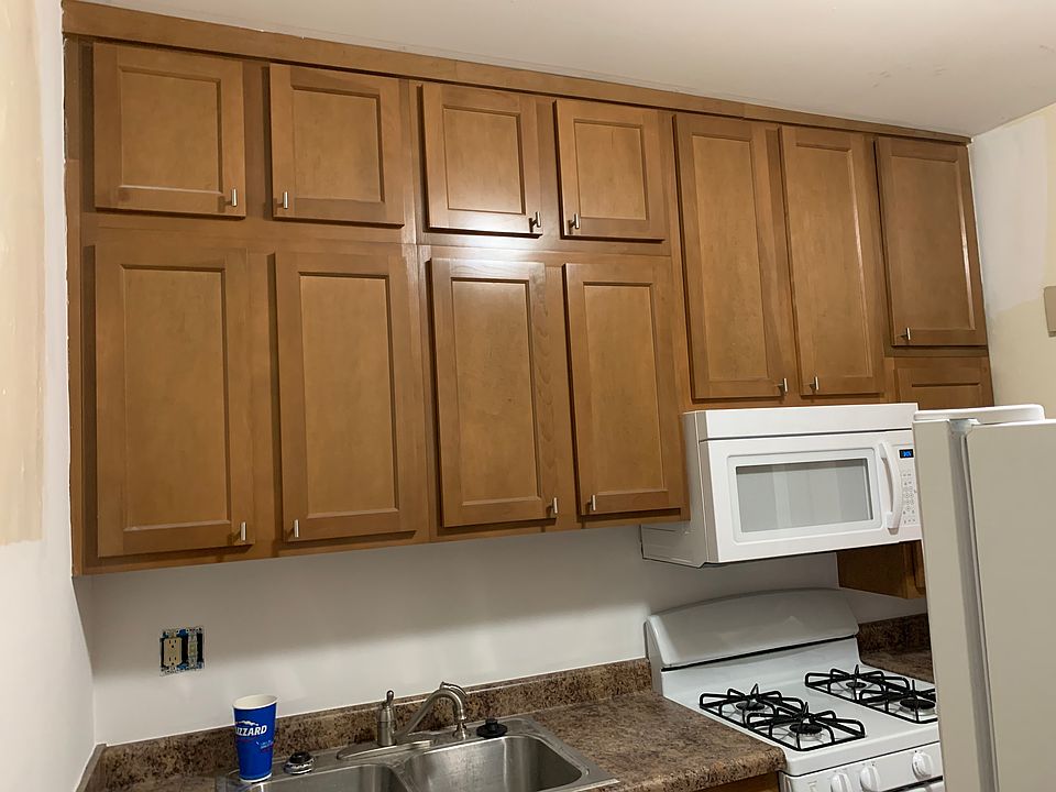 2nd image of 253 W Hubbard Ave APT 1