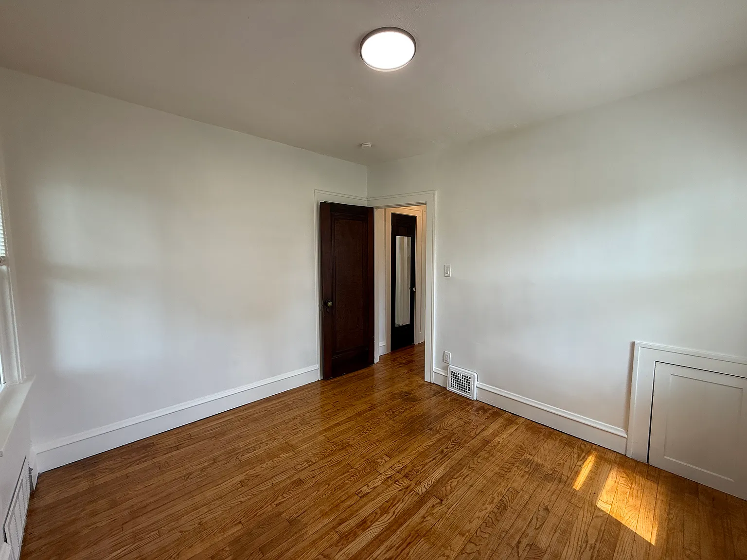 2 bed, 1000 sqft, $1,500 — Photo 4