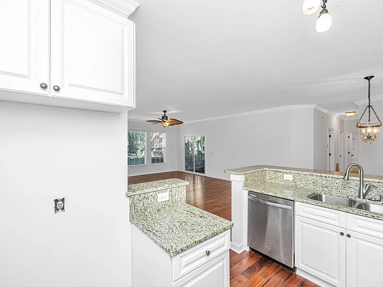 1476 Belcourt Ln — Photo 15
