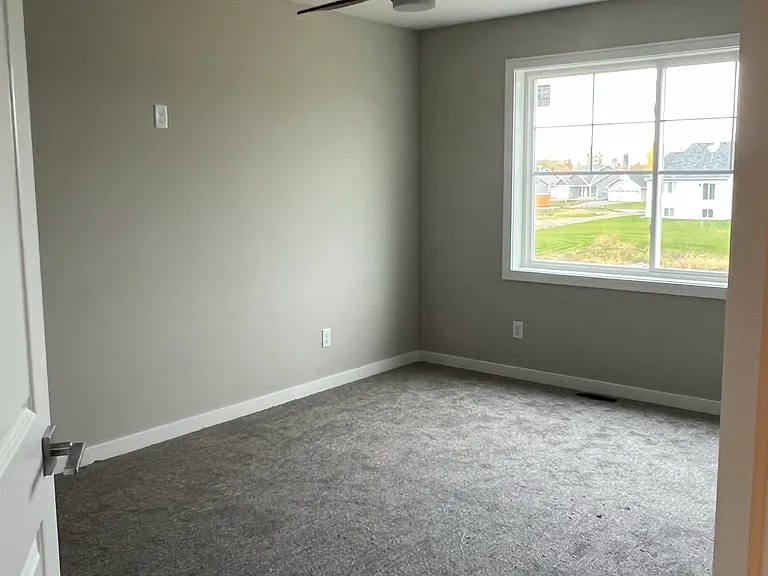 7786 Lachman Ave NE — Photo 5