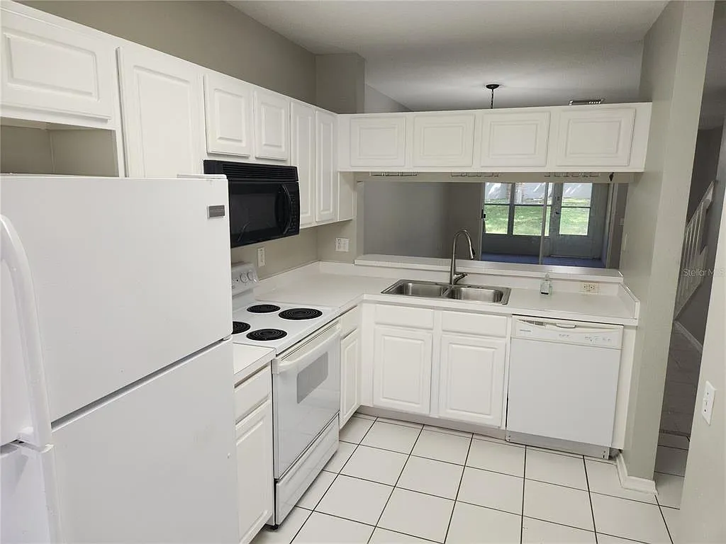 2 bed, 2.5 bath, 1184 sqft, $1,775 — Photo 3