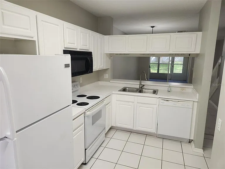 2302 Lake Woodberry Cir — Photo 3