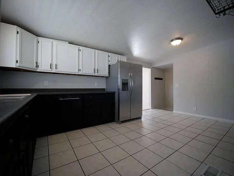 3292 S 4400 W — Photo 8