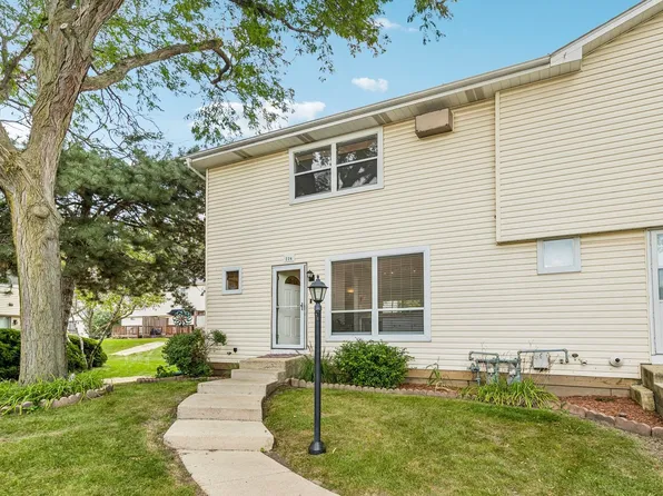 224 Raintree Ct, Aurora, IL 60504