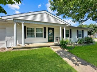 1314 Meadow Pl, Marshall, IL 62441