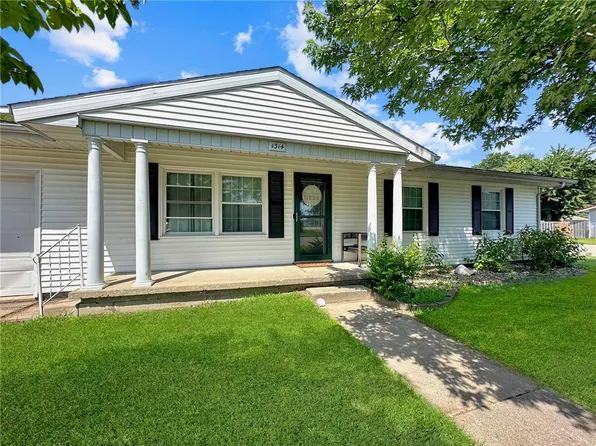 1314 Meadow Pl, Marshall, IL 62441