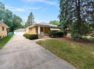 4081 N 97th St, Wauwatosa, WI 53222