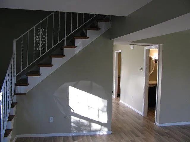 3 bed, 2.5 bath, 2100 sqft, $2,150 — Photo 3