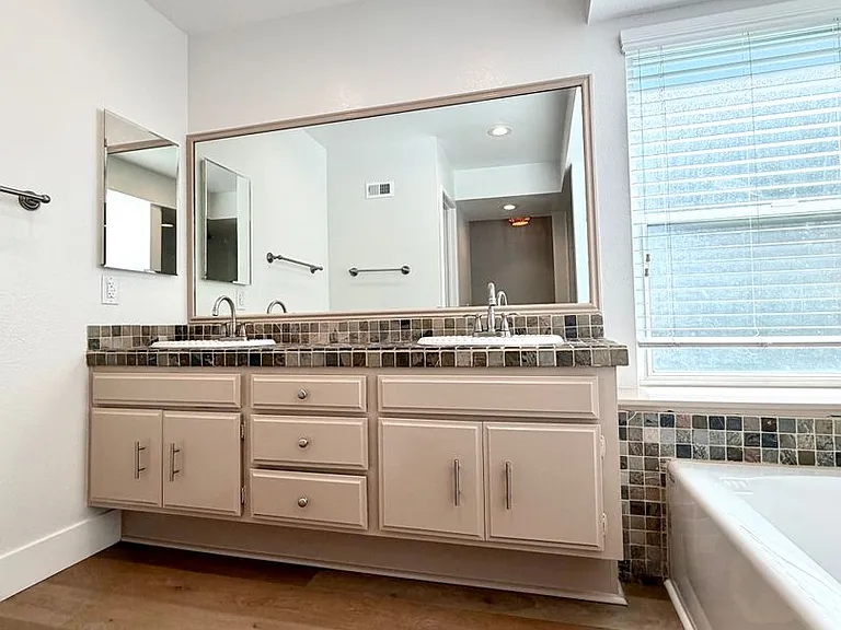 1345 Sunrise Cir N — Photo 16