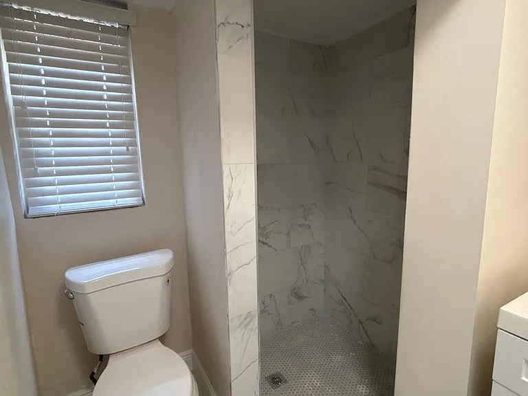 100 SW 18th Ct — Photo 3