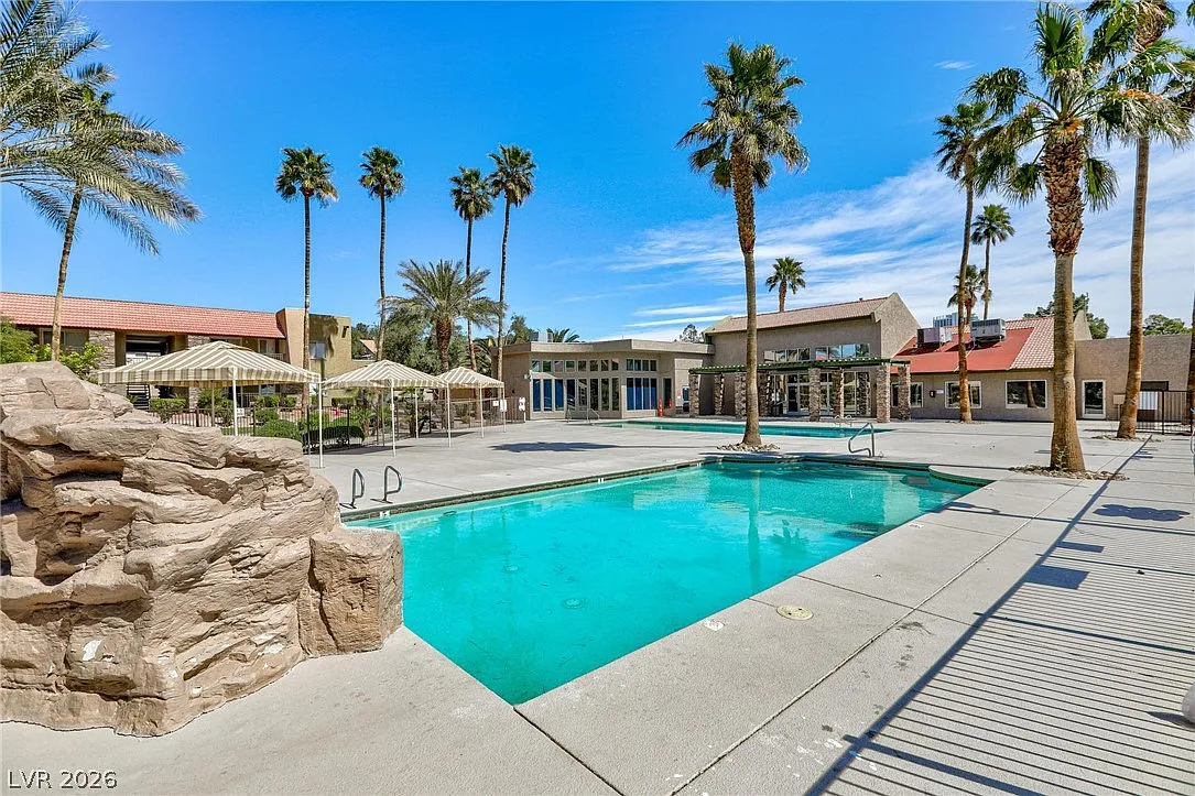 2 bed, 2.0 bath, 978 sqft, $1,250 — Photo 1