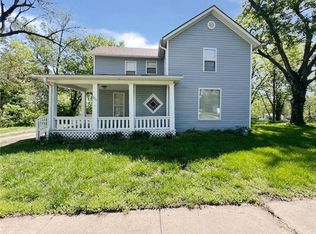 607 Maple St, Lathrop, MO 64465