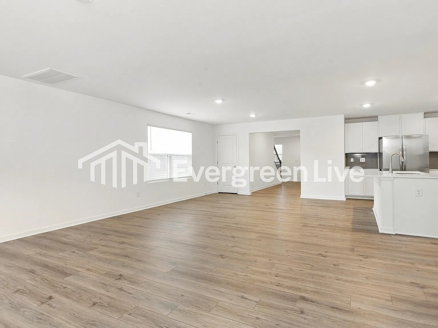 5 bed, 3.0 bath, 2577 sqft, $2,140 — Photo 4