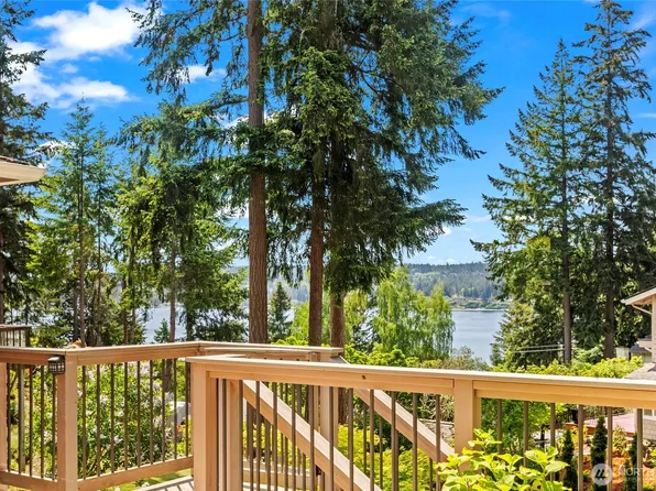104 Point Fosdick Circle NW, Gig Harbor, WA 98335