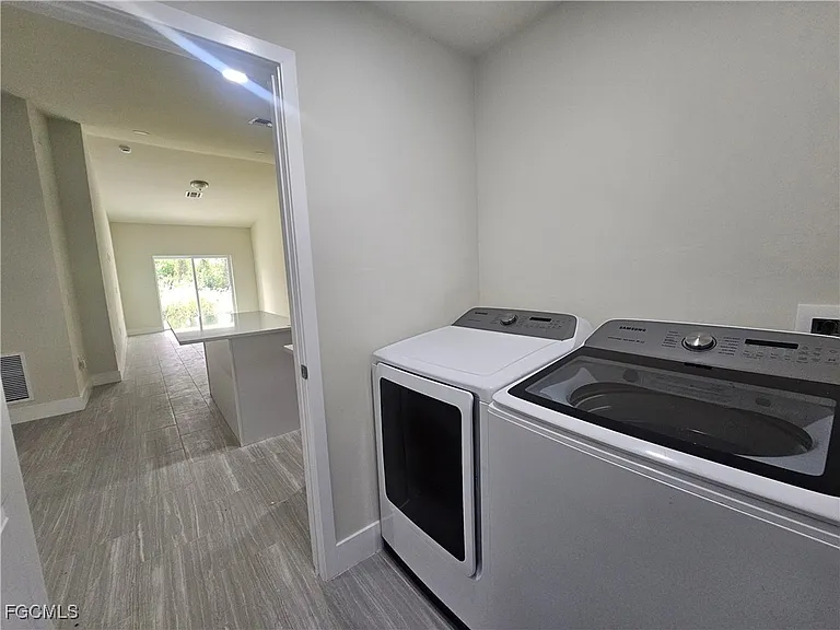 874 Apartment St E — Photo 21