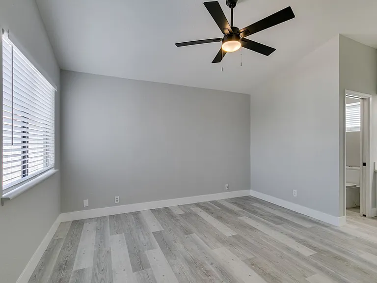 91 Trevor Dr — Photo 32