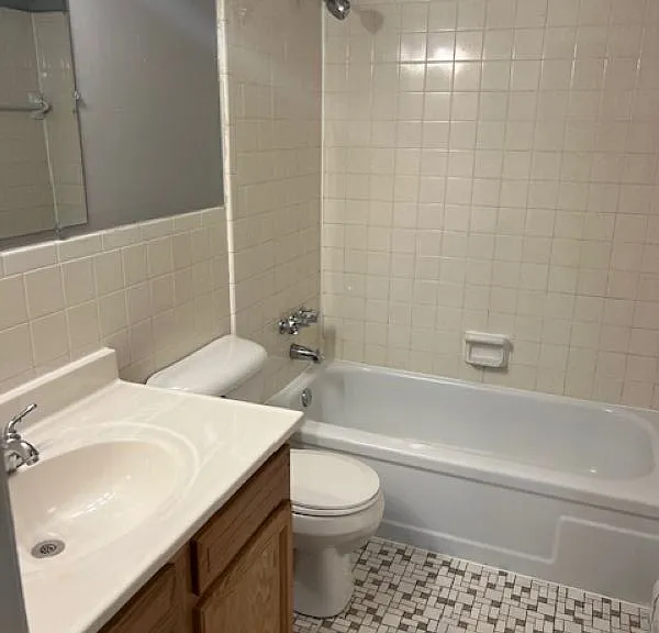 Woodhill Apartments — Photo 6