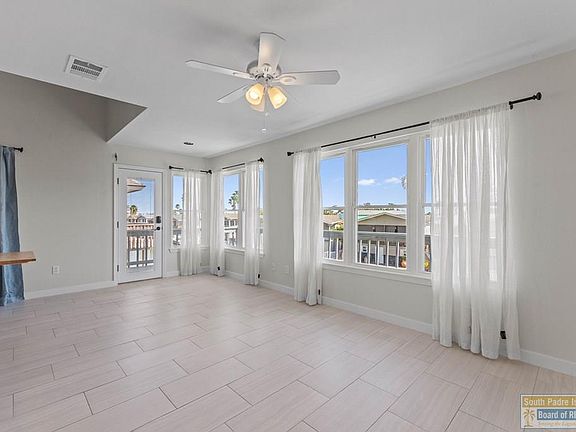 3rd image of 1006 W Scallop St