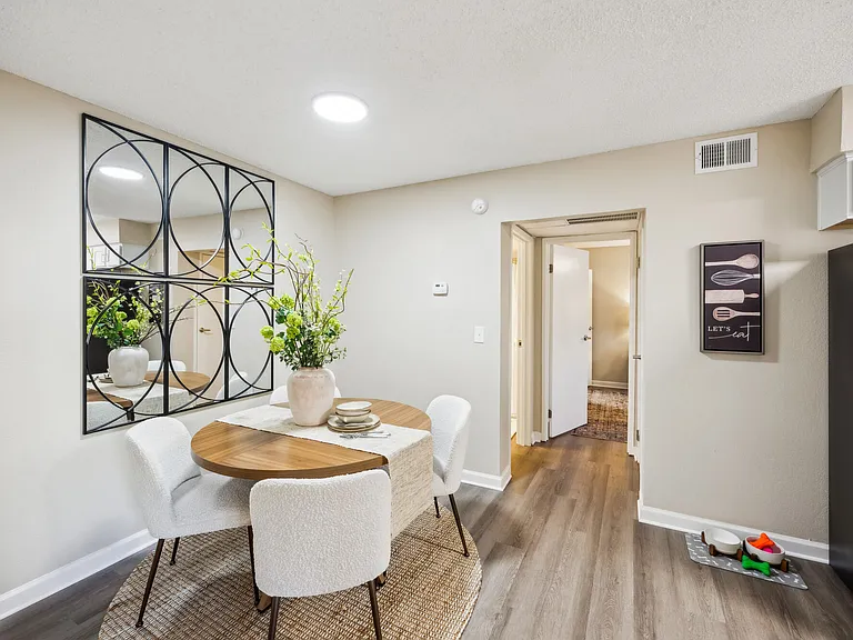 Cypress Pointe — Photo 22