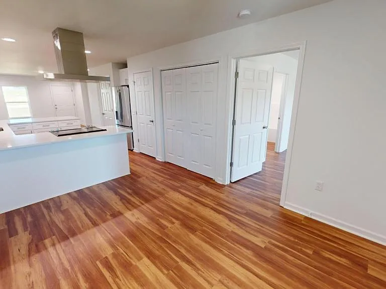 203 Charleston Dr — Photo 9