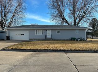 1812 E St, Aurora, NE 68818