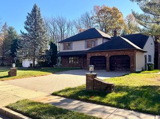 11 Fox Hill Rd, Edison, NJ 08820