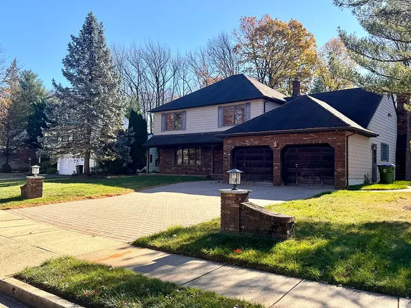 11 Fox Hill Rd, Edison, NJ 08820