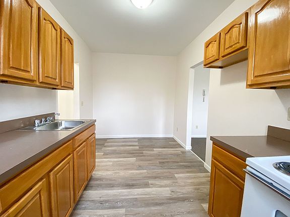 4th image of 162-164 Ward St #302