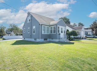 1958 Carlton St, Schenectady, NY 12306