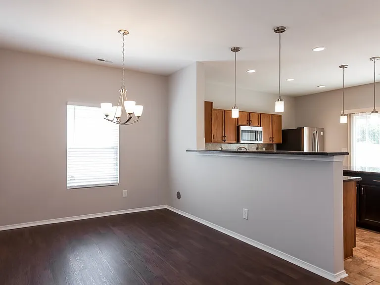 2118 Buckleigh Dr — Photo 6