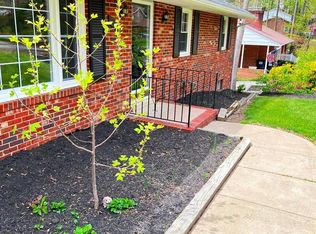 811 Spring Valley Dr, Fredericksburg, VA 22405