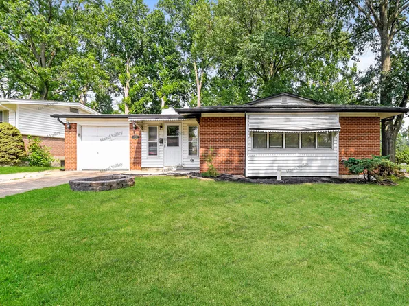 1590 Bay Meadows Dr, Florissant, MO 63033
