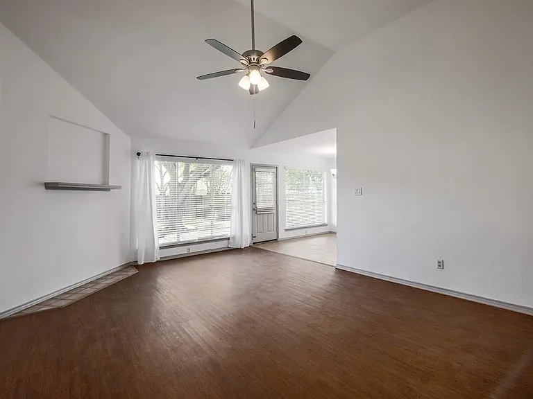 502 Eaglecreek Dr — Photo 6