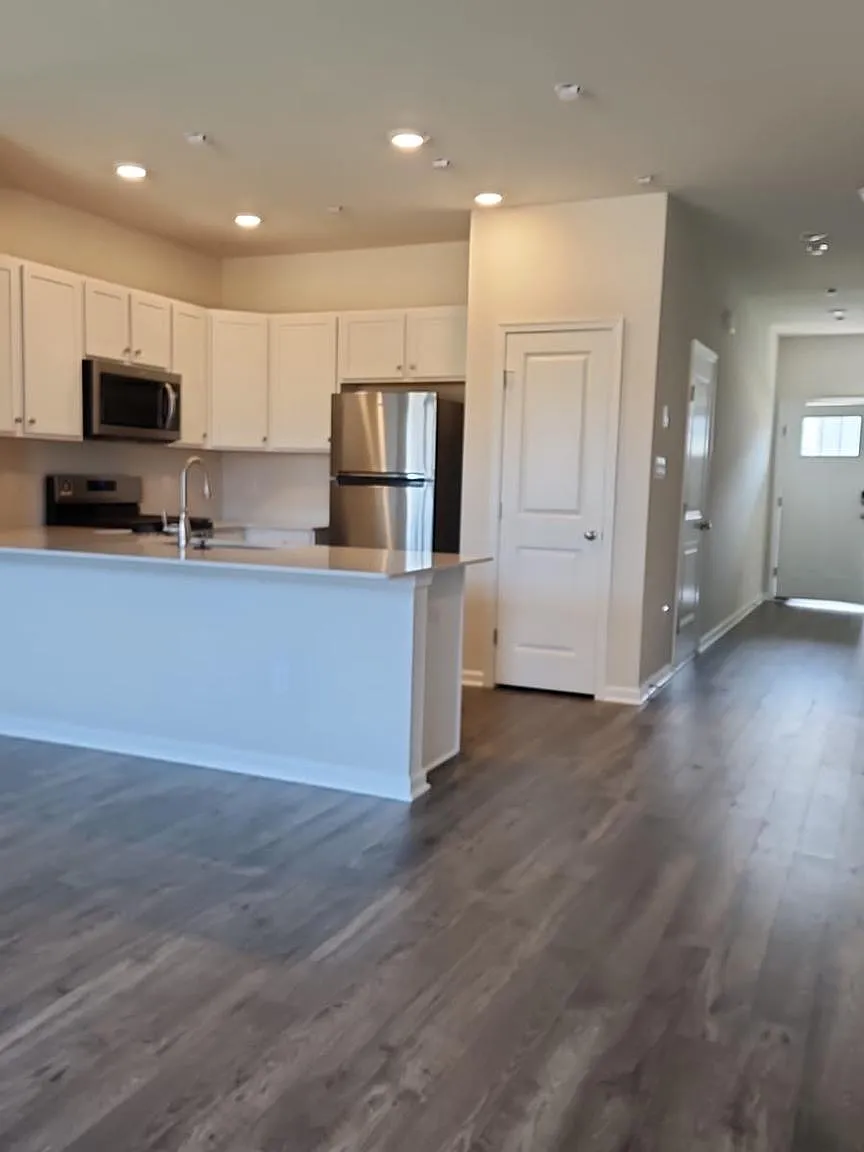 3 bed, 2.5 bath, 1500 sqft, $3,000 — Photo 4