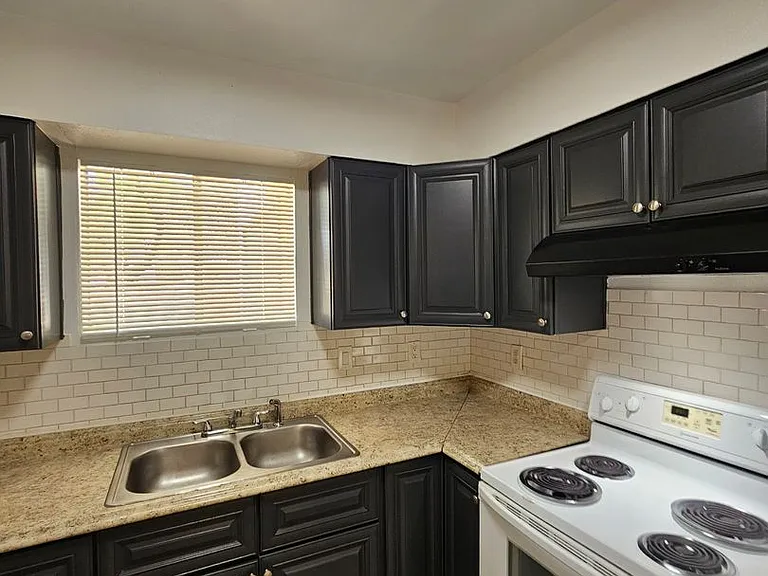 1715 E. Pepper Circle — Photo 24