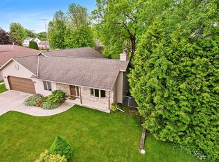 1927 Lexington Dr, Manitowoc, WI 54220